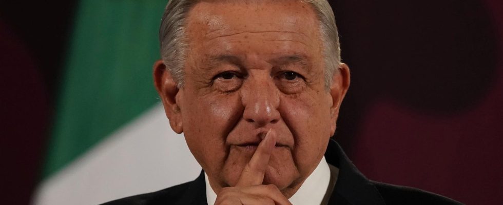 Mexico defends soft stance against drug gangs
