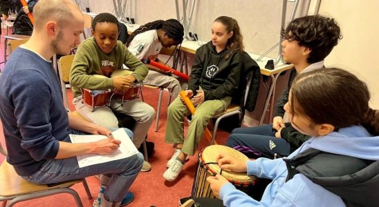 Middle school students awaken to classical music with the Paris