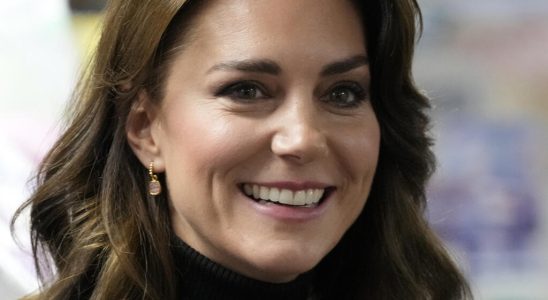 Princess Kate Middleton apologizes after edited photo leaked