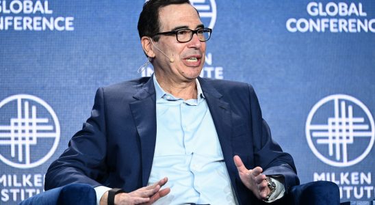 Steven Mnuchin the former Trump minister who dreams of buying