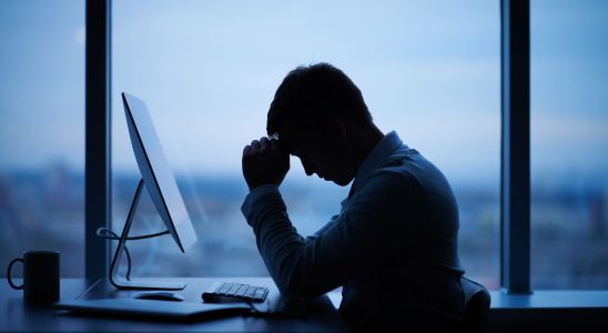 Stress workload… Why executives no longer want to become managers