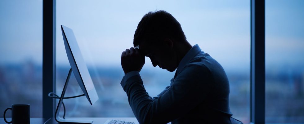 Stress workload… Why executives no longer want to become managers