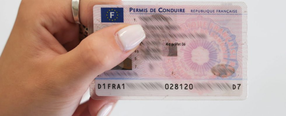 The driving license is becoming dematerialized but only 1 in