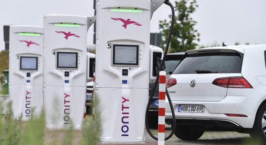 The hassle of the charging companies is sabotaging the electric