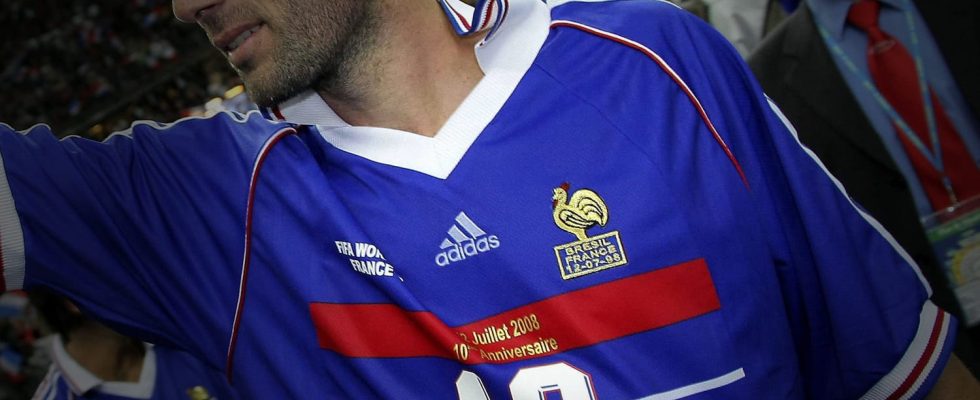 The rooster arrived on the jerseys of the French team