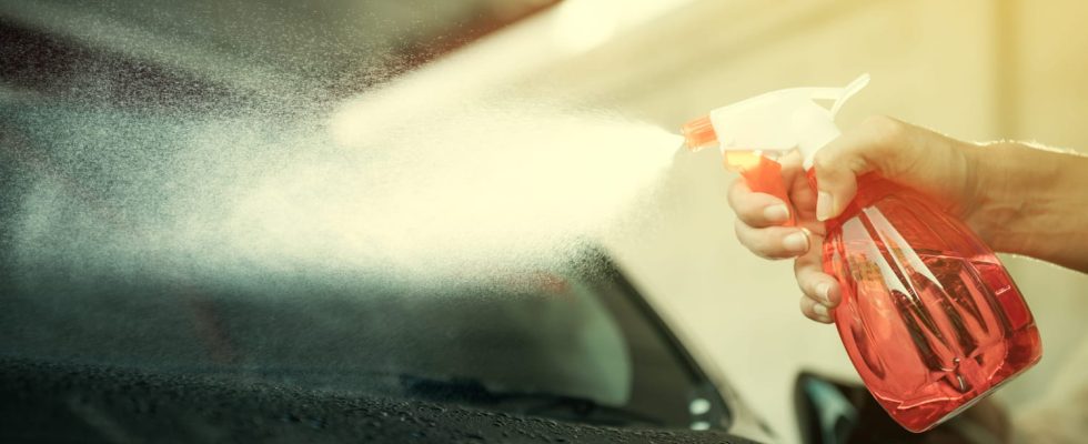 This inexpensive homemade potion allows you to clean your car
