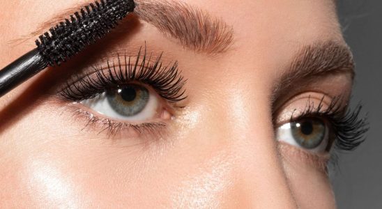 This mascara increases the volume of your eyelashes by 230