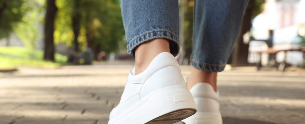 This simple tip to take 10000 steps a day without