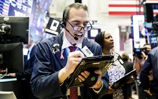 Wall Street rises after negative series waiting for macro data
