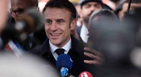 Will Macron swim in the Seine before the 2024 Olympics