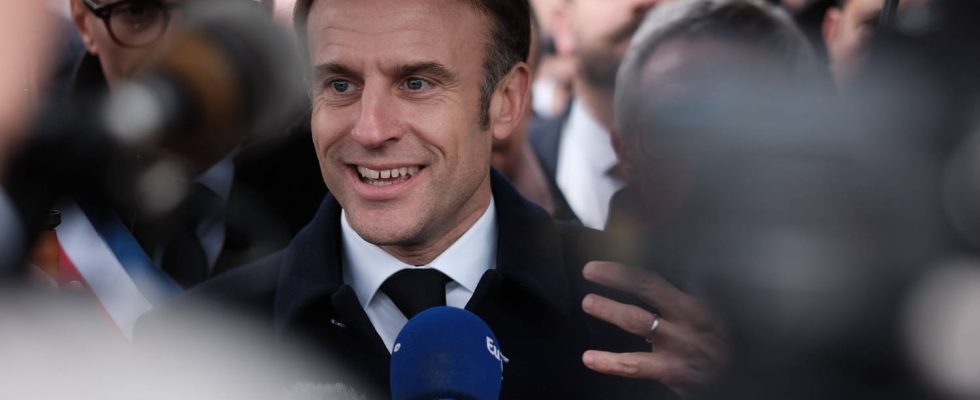 Will Macron swim in the Seine before the 2024 Olympics