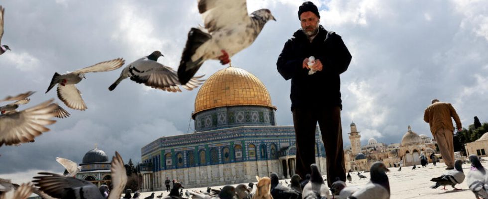 around the al Aqsa mosque restrictions eased but concern grows