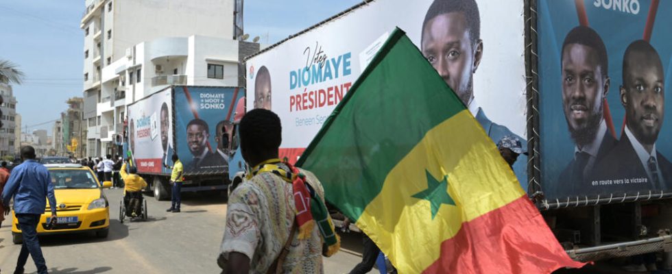 the various candidates leave their electoral caravans from Dakar