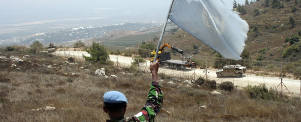 three UN soldiers and a Lebanese injured in an explosion