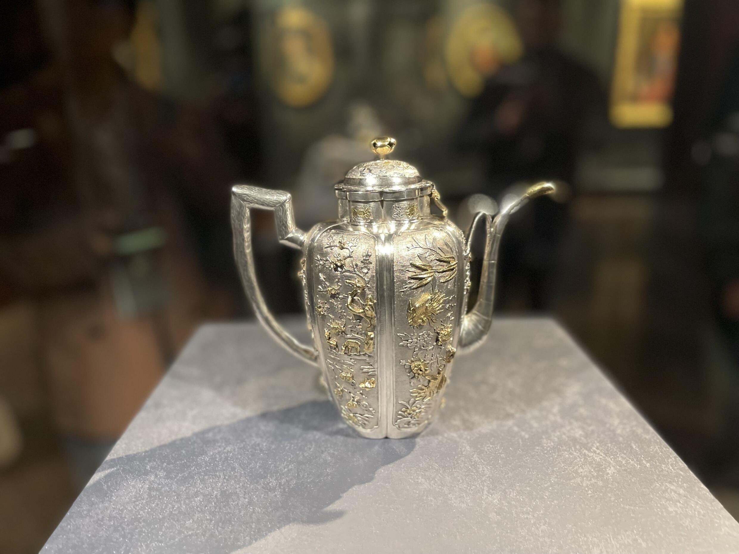 Chinese silver jug, part of the gifts from Siamese ambassadors to the French court.