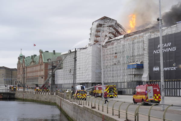 1713263548 974 Fire at the Copenhagen Stock Exchange spectacular images