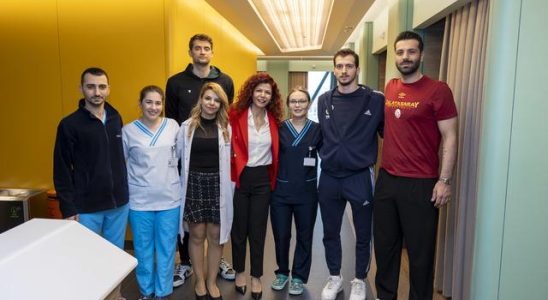 A meaningful visit from famous basketball players to cancer patients