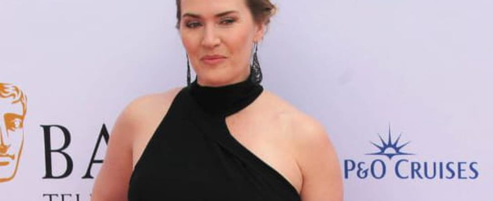 At 48 Kate Winslet shines naturally and without retouching on