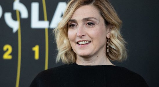 At 51 Julie Gayet looks 10 years younger thanks to