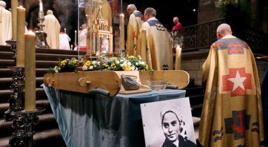 Bone of Saint Bernadette arrives in Utrecht the greatest gift