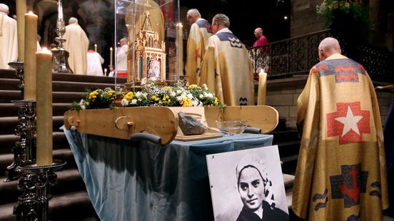 Bone of Saint Bernadette arrives in Utrecht the greatest gift