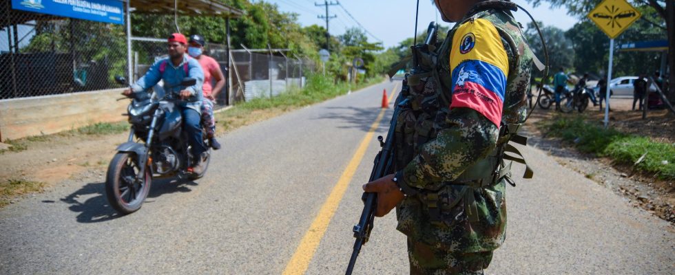 Colombias military killed 15 guerrillas