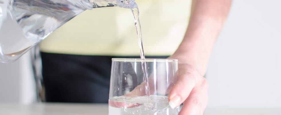 Drinking water during meal might not be such a good