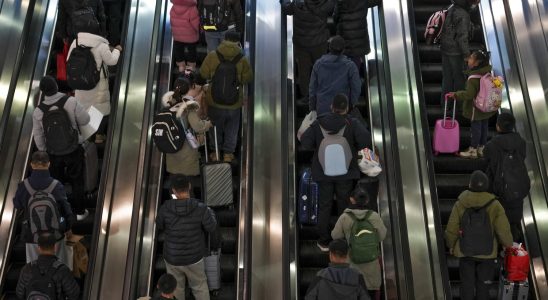 Heres How to Ride Escalators Faster Everyones Wrong