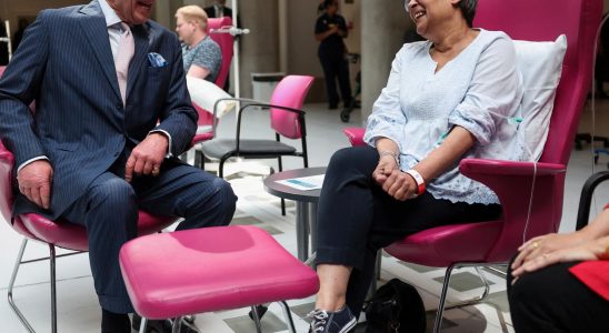 King Charles back at work – visits cancer centre