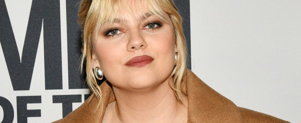 Louane transforms into a grunge star with this super sexy
