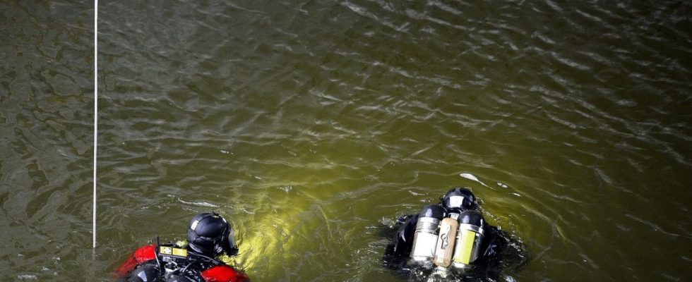 Man dead in diving accident stuck at a depth