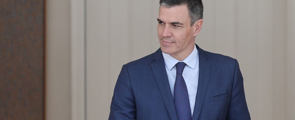 Pedro Sanchez perfectly dominates the strings of political life –