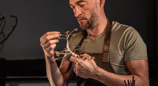 Pierre Salagnac the craftsman who sculpts bronze like a child