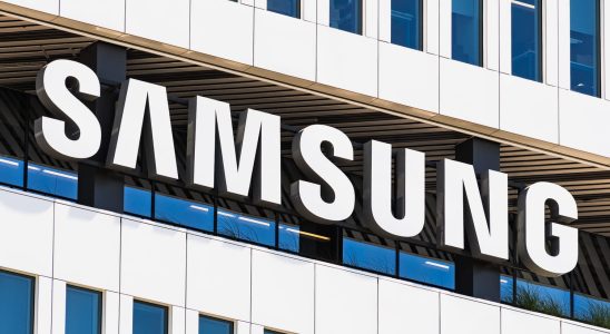 Smartphone sales Samsung becomes world number 1 again