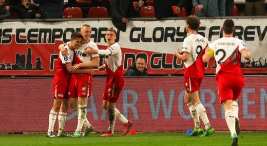 Substitutes FC Utrecht hurt PEC Zwolle in the second half