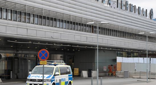 Two arrested at Arlanda had SEK 270000
