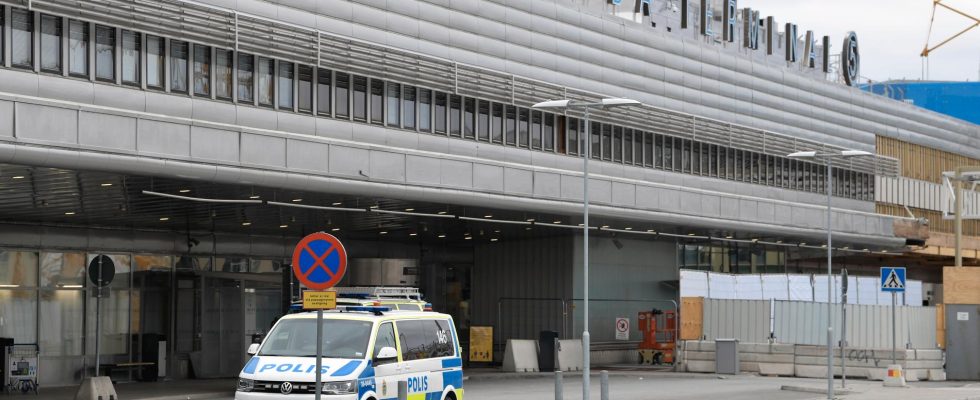 Two arrested at Arlanda had SEK 270000