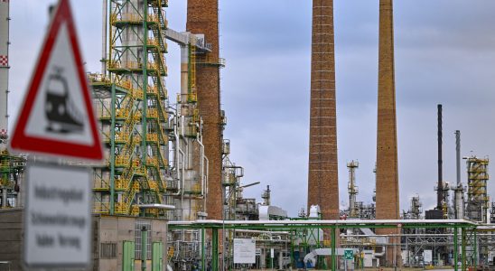 Ukraine claims to have struck two Russian oil refineries –