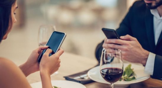 When restaurants encourage digital detox