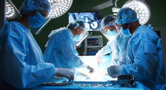 World first a heart crossed the Atlantic to be transplanted