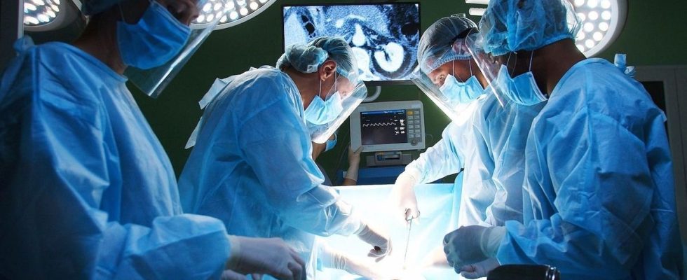 World first a heart crossed the Atlantic to be transplanted