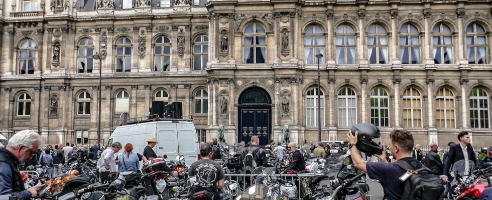 demonstrations throughout France against the technical inspection of two wheelers