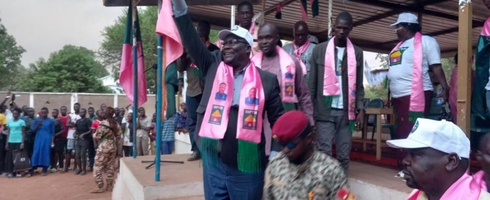 in Koumra opponent Brice Mbaimon Guedmbaye advocates a democratic transition