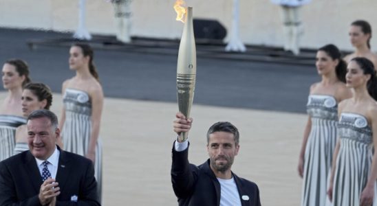 the Olympic flame officially handed over to the French Organizing