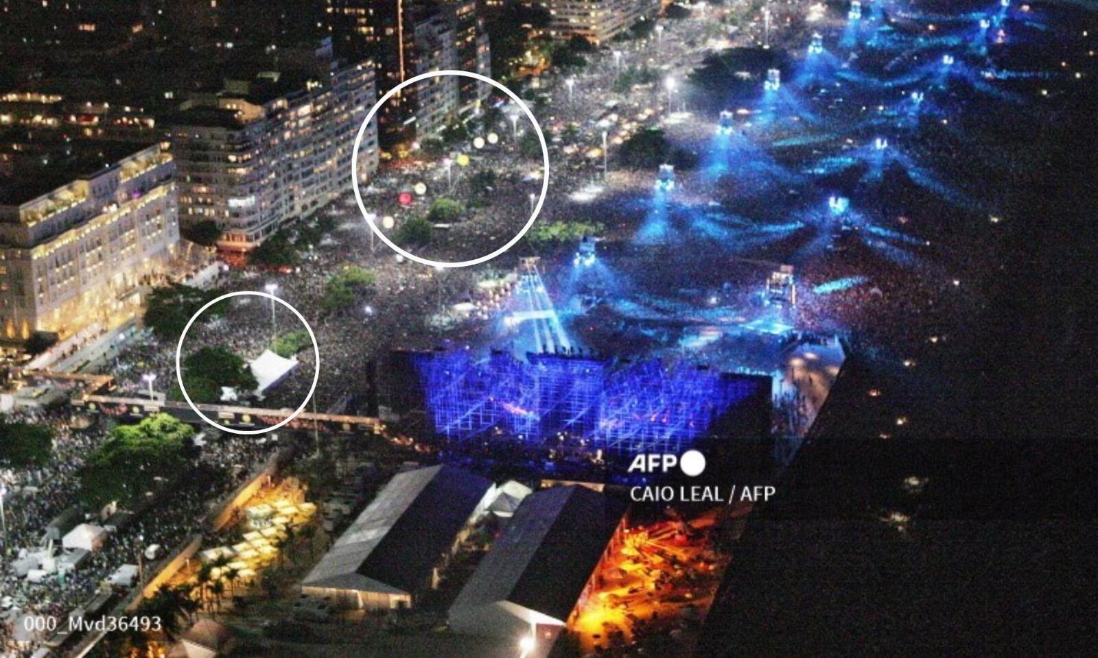 In this image taken during the Rolling Stones concert, we find the remarkable points mentioned above.  Balloons, and white structures.