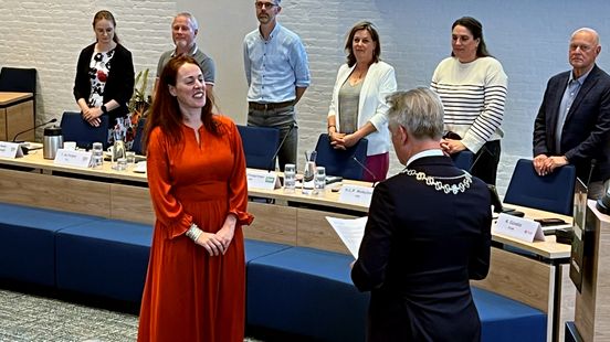 Anne Sterenberg sworn in as VVD councilor in Soest Honor