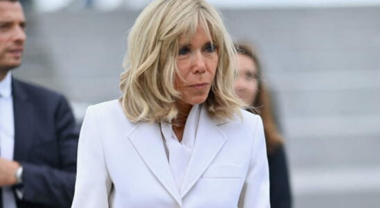 At 71 Brigitte Macron adopts the hairstyle that is sure