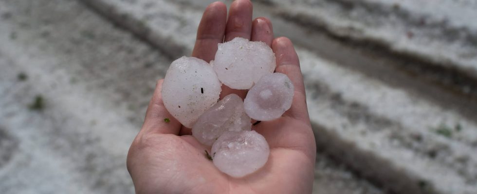 Bad weather in France impressive images of hail storms
