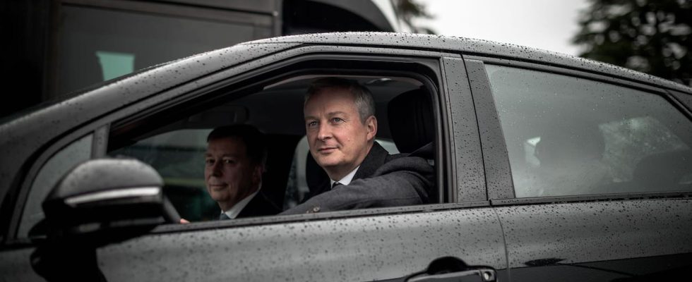 Bruno le Maire involved in a car accident with a