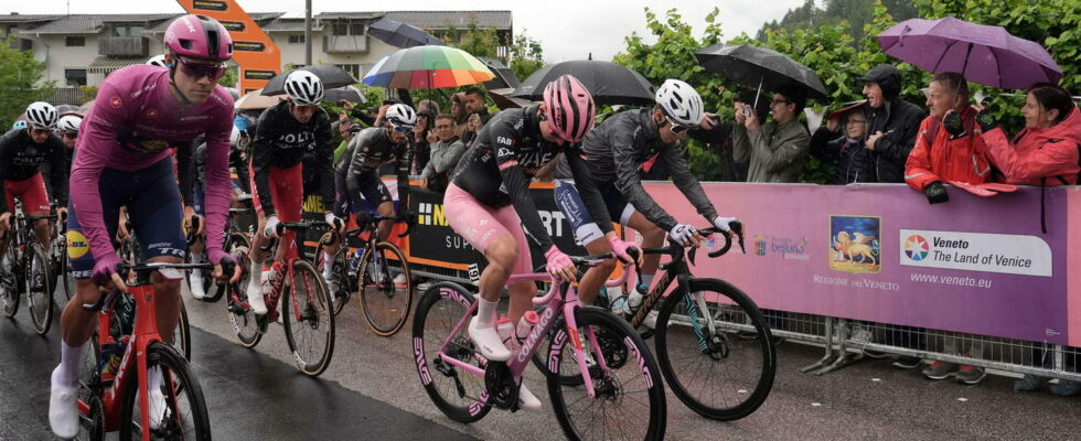 DIRECT Giro 2024 in the rain Pogacar lets the breakaway